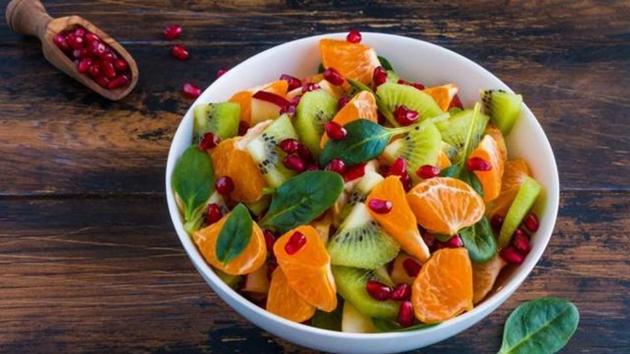 Eating salads is a great way to ensure weight loss. Add fruits such as orange, kiwi, peaches and pomegranate in your salad to obtain crunch, sweetness and fiber. (Shutterstock)