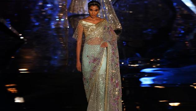 How does a modern bride interpret her version of a saree. Designer Suneet Varma made it easy for every to-be-bride with his show at the India Couture Week 2018 on Friday.(Amal KS/HT Photo)