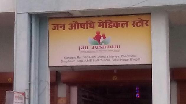 Jan Aushadhi stores sell more than 900 medicines and 150 surgical items at discounted prices, sometimes as cheap as 20-30% of the market rate, and have saved people <span class='webrupee'>?</span>450 crore in the last two years.(HT/File Photo)
