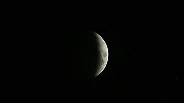 Earth’s shadow covers the moon for the total lunar eclipse in Jaipur, Rajasthan on July 28, 2018. (Himanshu Vyas / HT Photo) Earth’s shadow covers the moon for the total lunar eclipse in Jaipur, Rajasthan on July 28, 2018. (Himanshu Vyas / HT Photo)