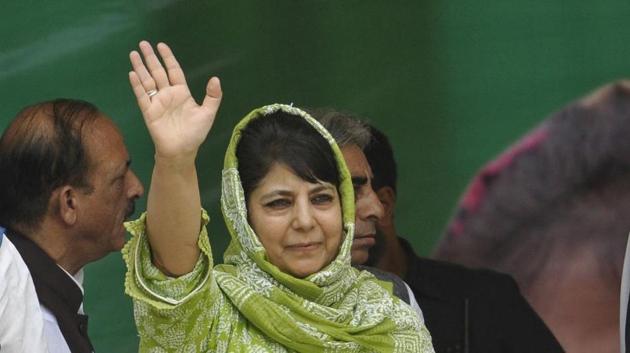 Jammu and Kashmir chief minister Mehbooba Mufti waves to supporters during a function in Srinagar.(Waseem Andrabi/ HT Photo) Jammu and Kashmir chief minister Mehbooba Mufti waves to supporters during a function in Srinagar.(Waseem Andrabi/ HT Photo)