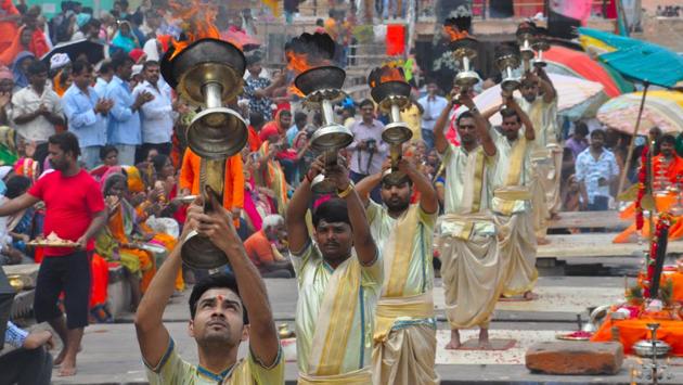 Devotees perform aarti ahead of the eclipse at Varanasi’s Dashashwamedh Ghat in India. Widespread monsoon rainstorms and thick clouds hid the moon across much of India and its neighbours, which should have had a prime view. (Rajesh Kumar / HT Photo)