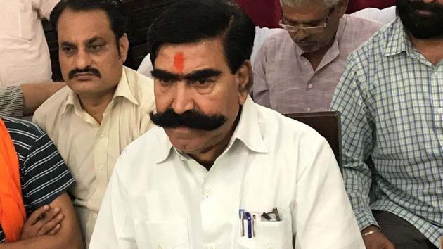 BJP MLA from Ramgarh Gyandev Ahuja speaking to media persons in Alwar circuit house(HT File Photo)