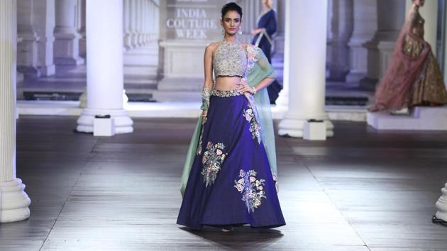 The duo gave a modern makeover to voluminous skirts with asymmetrical tiered tulle skirts with a touch of shimmer. (amal ks/ht photo) The duo gave a modern makeover to voluminous skirts with asymmetrical tiered tulle skirts with a touch of shimmer. (amal ks/ht photo)