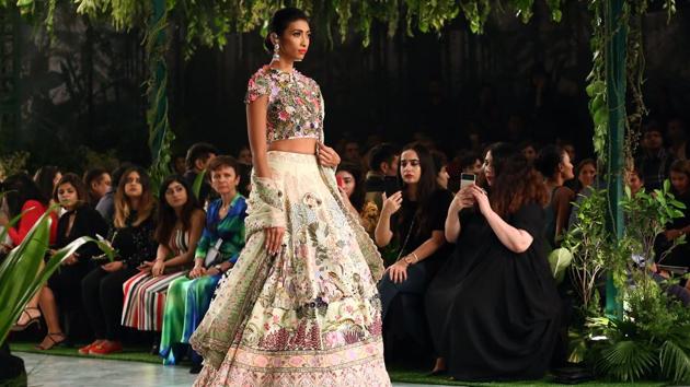 In the second show on Day 4, ffashion designer Rahul Mishra offered a collection of modern-feeling lehengas, floor-grazing anarkalis, sarees and capes inspired by Mughal era architecture and miniature paintings. (jasjeet plaha/ht photo) In the second show on Day 4, ffashion designer Rahul Mishra offered a collection of modern-feeling lehengas, floor-grazing anarkalis, sarees and capes inspired by Mughal era architecture and miniature paintings. (jasjeet plaha/ht photo)