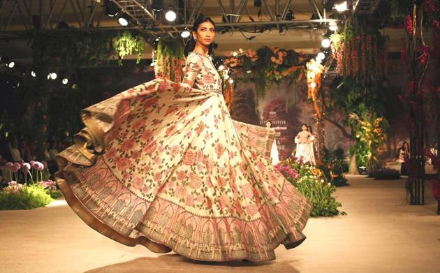 Designer Reynu Taandon’s India Couture Week 2018 collection saw lehengas festooned with intricate embroideries. (Jasjeet Plaha/HT Photos)