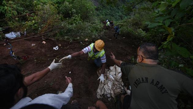 SP Anil Paraskar had said the passengers were on their way to Mahabaleshwar, a hill station in Satara district in Western Maharashtra, when the driver lost control over the vehicle while negotiating a turn and it fell into the gorge. (Pratham Gokhale/HT Photo)