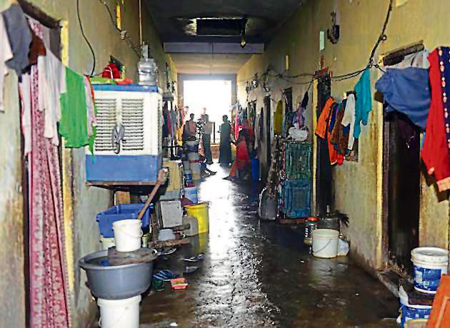 The corridor of the building where three girls used to stay with their parents in Delhi’s Mandawali area. The three were declared brought dead at a city hospital on July 24, 2018 and autopsy reports confirmed they died of starvattion. (Sonu Mehta/HT PHOTO) The corridor of the building where three girls used to stay with their parents in Delhi’s Mandawali area. The three were declared brought dead at a city hospital on July 24, 2018 and autopsy reports confirmed they died of starvattion. (Sonu Mehta/HT PHOTO)