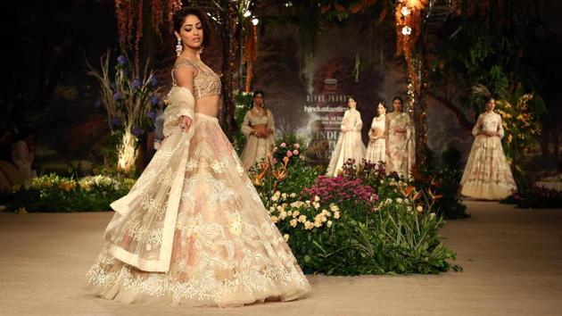 Yami’s lehenga was a juxtaposition of super sexy, flesh-baring and fresh wedding fashion. (Jasjeet plaha/HT Photo) Yami’s lehenga was a juxtaposition of super sexy, flesh-baring and fresh wedding fashion. (Jasjeet plaha/HT Photo)