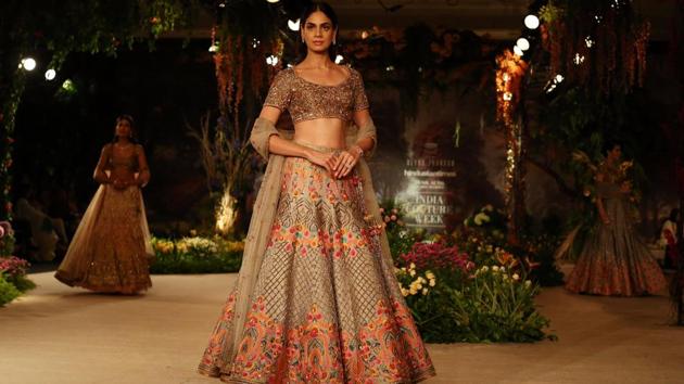 Taandon paired colourful, glittering chanderi lehengas covered in beads with luscious, floor-grazing anarkalis, plunging cholis, flowing capes and jackets in various lengths, and occasionally sent out disco-inspired sarees with cape sleeves for the sportier type. (Jasjeet plaha/HT Photo) Taandon paired colourful, glittering chanderi lehengas covered in beads with luscious, floor-grazing anarkalis, plunging cholis, flowing capes and jackets in various lengths, and occasionally sent out disco-inspired sarees with cape sleeves for the sportier type. (Jasjeet plaha/HT Photo)