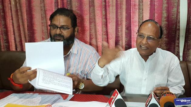 PCC general secretary Pankaj Mehta (right) addressed a press conference in Kota on Monday. (AH Zaidi/HT) PCC general secretary Pankaj Mehta (right) addressed a press conference in Kota on Monday. (AH Zaidi/HT)