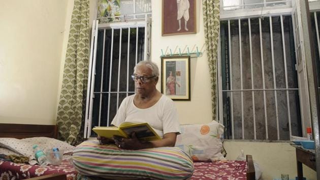 After a lifetime of performing as mythical warrior queens and angry goddesses, he has withdrawn into a cramped, airless room in a dusty old-age home where few know of his fame. The Ramkrishna Old Age Home has been Bhaduri’s home for the last nine months, after he walked out of his niece’s home following a bitter altercation. (Samir Jana / HT Photo) After a lifetime of performing as mythical warrior queens and angry goddesses, he has withdrawn into a cramped, airless room in a dusty old-age home where few know of his fame. The Ramkrishna Old Age Home has been Bhaduri’s home for the last nine months, after he walked out of his niece’s home following a bitter altercation. (Samir Jana / HT Photo)
