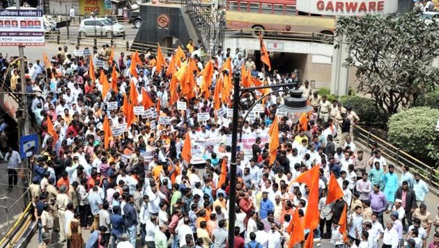 Shouts of ‘Ek Maratha, Lakh Maratha’ rang through the air as a few hundred protestors walked peacefully through JM road in Pune, India, on Sunday.(HT PHOTO)