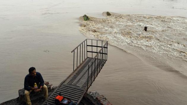 The Yamuna river flows above the danger mark in New Delhi.(AFP Photo)