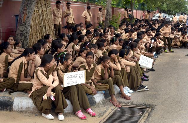 Deaf and mute students of Seth Anandilal Poddar senior secondary school on JLN Road in Jaipur protested on Monday against holding classes in two shifts , carrying placards stating ‘We want those who understand our language’. (Prabhakar Sharma/HT Photo) Deaf and mute students of Seth Anandilal Poddar senior secondary school on JLN Road in Jaipur protested on Monday against holding classes in two shifts , carrying placards stating ‘We want those who understand our language’. (Prabhakar Sharma/HT Photo)
