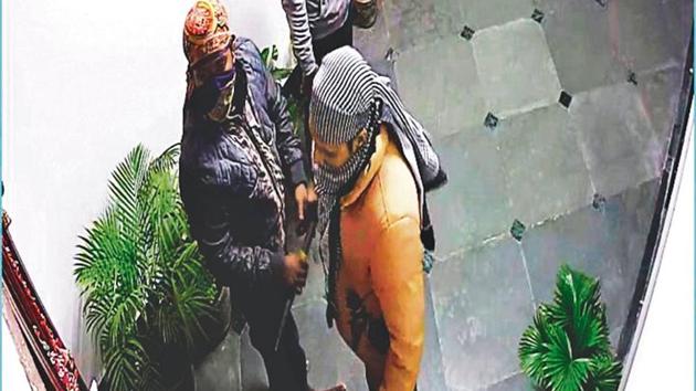 According to residents, in the CCTV footage from the three societies and eight other locations, four men were seen near all the houses from where thefts were reported. (CCTV grab) According to residents, in the CCTV footage from the three societies and eight other locations, four men were seen near all the houses from where thefts were reported. (CCTV grab)
