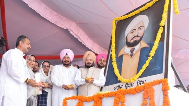 Cabinet Minister Sadhu Singh Dharamsot (centre) paying homage to freedom fighter Udham Singh in Sunam on Tuesday. (HT Photo) Cabinet Minister Sadhu Singh Dharamsot (centre) paying homage to freedom fighter Udham Singh in Sunam on Tuesday. (HT Photo)