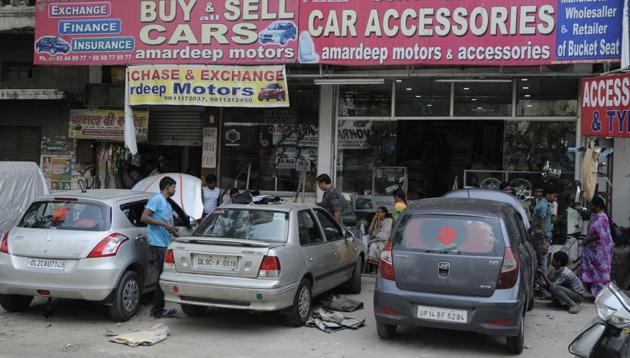 Car dealers cannot use public roads as parking spaces Delhi HC