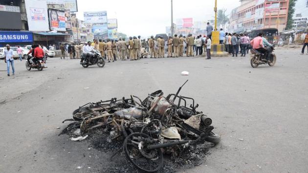 Buses were torched in Chakan after the Maratha agitation turned violent, in Pune.(HT File Photo)