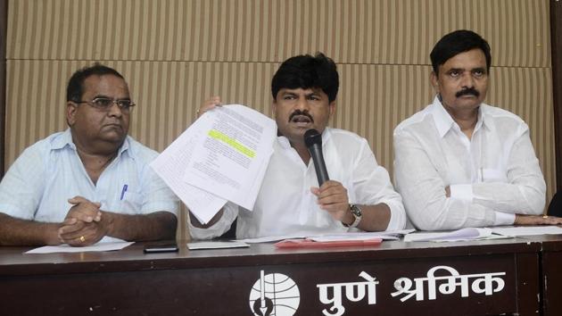 From left - Prakash Khade, Gopichand Padalkar and Uttamrao Jankar at the Dhangar reservation press conference at PUWJ in Pune, India, on Monday. (Ravindra Joshi/HT PHOTO) From left - Prakash Khade, Gopichand Padalkar and Uttamrao Jankar at the Dhangar reservation press conference at PUWJ in Pune, India, on Monday. (Ravindra Joshi/HT PHOTO)