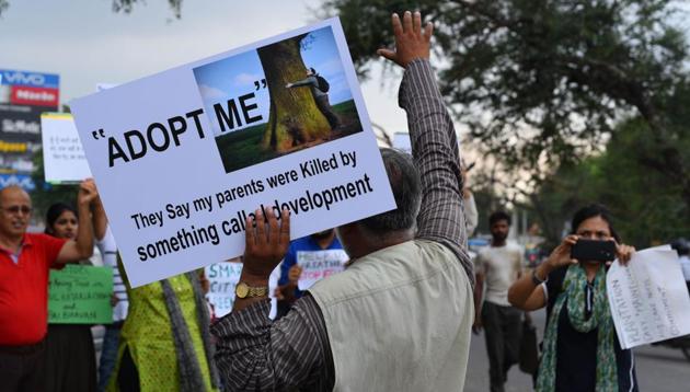 Over 150 people protested against the proposed cutting of 1300 trees to build a underpass and flyover at Gurugram’s Atul Kataria chowk and an auditorium at Bal Bhawan in Sector 4. (Sanjeev Verma/HT PHOTO) Over 150 people protested against the proposed cutting of 1300 trees to build a underpass and flyover at Gurugram’s Atul Kataria chowk and an auditorium at Bal Bhawan in Sector 4. (Sanjeev Verma/HT PHOTO)
