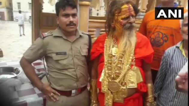 The Golden Baba undertaking his 25th Kanwar Yatra this year and is said to be wearing gold jewellery weighing around 20 kgs. With each yatra, Makkar’s gold acquisitions have gone up. (ANI photo) The Golden Baba undertaking his 25th Kanwar Yatra this year and is said to be wearing gold jewellery weighing around 20 kgs. With each yatra, Makkar’s gold acquisitions have gone up. (ANI photo)