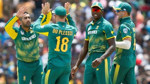 South Africa beat Sri Lanka by four wickets in the 2nd ODI. Get highlights of the second ODI between Sri Lanka and South Africa in Dambulla here.(REUTERS) South Africa beat Sri Lanka by four wickets in the 2nd ODI. Get highlights of the second ODI between Sri Lanka and South Africa in Dambulla here.(REUTERS)