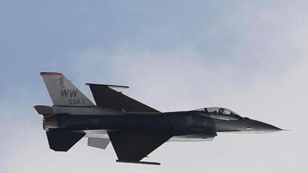 (FILES) This file photo taken on February 14, 2017 shows a Lockheed Martin F-16 fighter aircraft. (AFP) (FILES) This file photo taken on February 14, 2017 shows a Lockheed Martin F-16 fighter aircraft. (AFP)