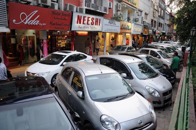 A man carrying a reward of <span class='webrupee'>₹</span>1 lakh has been arrested on the charge of stealing around 500 high-tech luxury cars in Delhi in five years.(HT photo for representation)
