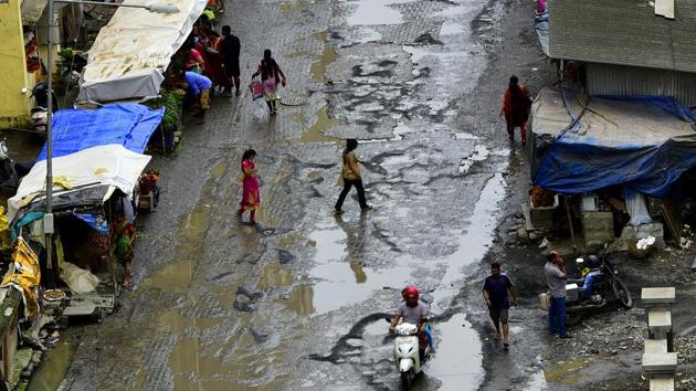 Motorists dodge potholes on a road in Sion, which deteriorated after a month of showers.(Vijayanand Gupta/HT Photo) Motorists dodge potholes on a road in Sion, which deteriorated after a month of showers.(Vijayanand Gupta/HT Photo)