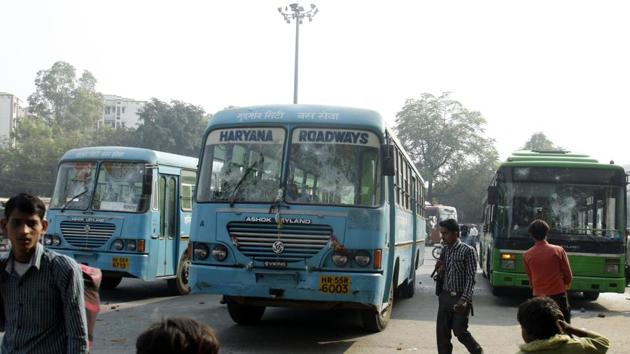 A file phot of Haryana Roadways buses in Gurugram. Experts say Gurugram needs anywhere between 1,000 to 2,000 buses against the 30-odd buses run by Haryana Roadways.(Manoj Kumar/ HT File)