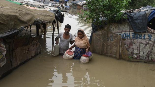 Rekha Rani and Dinesh Ram are seen taking out their belongings from their submerged houses. The overflowing water of the Yamuna entered some houses in low-lying areas of Burari in North Delhi, officials said. (Raj K Raj / HT Photo) Rekha Rani and Dinesh Ram are seen taking out their belongings from their submerged houses. The overflowing water of the Yamuna entered some houses in low-lying areas of Burari in North Delhi, officials said. (Raj K Raj / HT Photo)