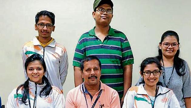 (Standing, from left) Ranveer Mohite, Nikhil Dixit and Shreya Anekar; (from left, front row) Rutuja Desai, Sanjana Joil; with coach Yogendra Patil (middle). (HT Photo) (Standing, from left) Ranveer Mohite, Nikhil Dixit and Shreya Anekar; (from left, front row) Rutuja Desai, Sanjana Joil; with coach Yogendra Patil (middle). (HT Photo)