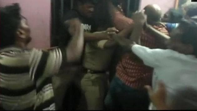 The mob beat up policemen in Andhra Pradesh’s Nellore district.(ANI Photo)