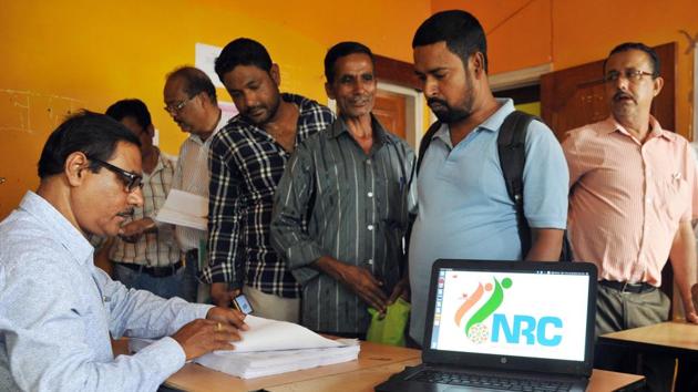 People check their name on the final draft list of the state's National Register of Citizens in Guwahati, July 30(Rajib Jyoti Sarma / Hindustan Times)