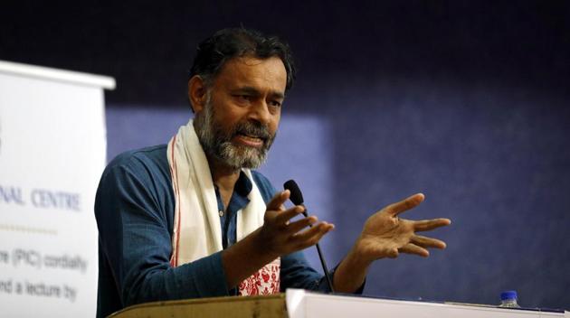 Yogendra Yadav during the lecture on Defending India’s Swadharma: 2019 And Beyond at Yashada on Wednesday.(Rahul Raut/HT PHOTO)