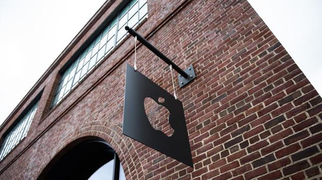 Apple Inc. signage hangs outside of the company's Williamsburg store in the Brooklyn borough of New York, US. (Mark Kauzlarich/Bloomberg) Apple Inc. signage hangs outside of the company's Williamsburg store in the Brooklyn borough of New York, US. (Mark Kauzlarich/Bloomberg)