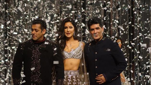 Bollywood’s favourite fashion designer, Manish Malhotra debuted his new collection at a star-studded show on Wednesday in Mumbai. (IANS) Bollywood’s favourite fashion designer, Manish Malhotra debuted his new collection at a star-studded show on Wednesday in Mumbai. (IANS)