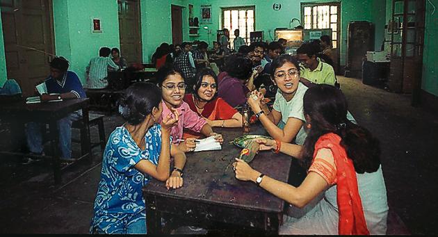 Of Bengali-ness, animated conversations, and addas: Kolkata, 2002.(Subhendu Ghosh) Of Bengali-ness, animated conversations, and addas: Kolkata, 2002.(Subhendu Ghosh)