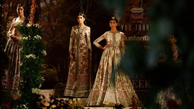 Models present creations by Indian designer Reynu Taandon during the India Couture Week 2018 in New Delhi on July 29, 2018. (Sajjad Hussain / AFP) Models present creations by Indian designer Reynu Taandon during the India Couture Week 2018 in New Delhi on July 29, 2018. (Sajjad Hussain / AFP)