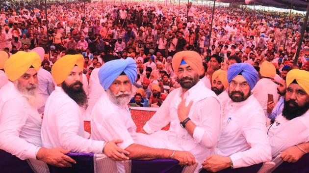 Dissident Punjab AAP MLAs, including former leader of opposition Sukhpal Singh Khaira, at a convention in Bathinda on Thursday.(Sanjeev Kumar/HT)