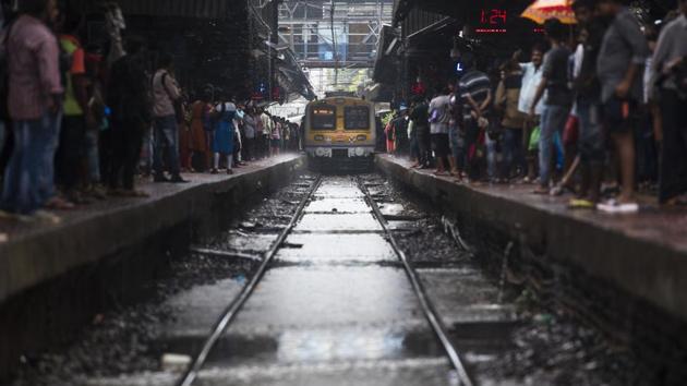 Railway Recruitment 2018: Candidates can log in with their credentials through the link provided on the official websites of RRBs and download their e-call letters. (Pratik Chorge/HT file) Railway Recruitment 2018: Candidates can log in with their credentials through the link provided on the official websites of RRBs and download their e-call letters. (Pratik Chorge/HT file)
