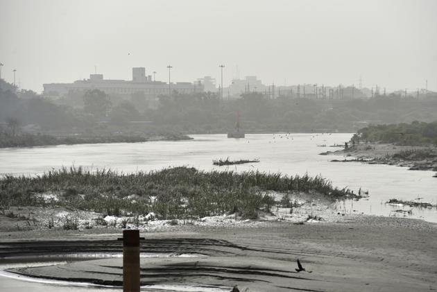 A view of the Yamuna River at Old Iron bridge on Thursday, August 2, 2018. (Sanchit Khanna/HT PHOTO) A view of the Yamuna River at Old Iron bridge on Thursday, August 2, 2018. (Sanchit Khanna/HT PHOTO)