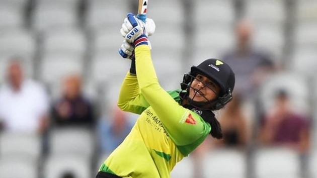 Smriti Mandhana hit 12 boundaries and four sixes in her innings.(Twitter)