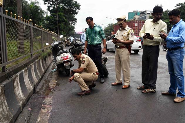 Twenty-year-old Prachi Zade was stabbed in broad daylight on the busy Eastern Express Highway on Saturday(Praful Gangurde/ HT)