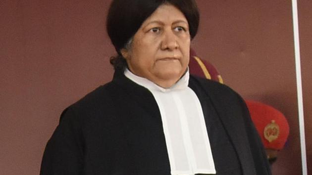 Justice Indira Banerjee administering the oath of office to Banwarilal Purohit as Governor of Tamil Nadu at Raj Bhavan, Chennai, in October 2017.(HT File Photo)