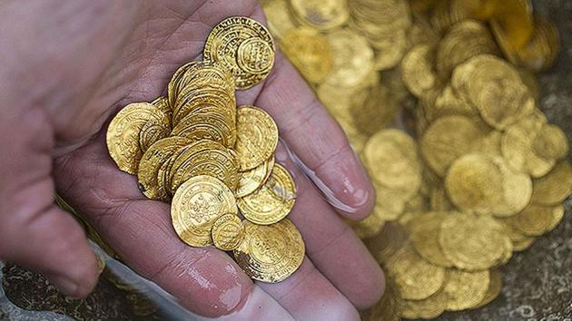 The Goa Industrial Development Corporation, in its defence, claimed that the gold coins were handed out to “honour the sincere efforts of the staff” after the undertaking showed a net surplus of ₹56.12 crore. (Pic for representational purposes only) The Goa Industrial Development Corporation, in its defence, claimed that the gold coins were handed out to “honour the sincere efforts of the staff” after the undertaking showed a net surplus of ₹56.12 crore. (Pic for representational purposes only)