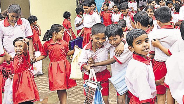 Students come out of a PCMC-run school in Pimple Gurav with a smile on their face and no school bags to weigh them down. (HT Photo) Students come out of a PCMC-run school in Pimple Gurav with a smile on their face and no school bags to weigh them down. (HT Photo)