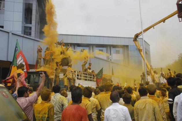A whopping 60 sacks of turmeric were emptied on the road by revelers following the election of Rahul Jadhav as the mayor of Pimpri Chinchwad on Saturday. (HT Photo) A whopping 60 sacks of turmeric were emptied on the road by revelers following the election of Rahul Jadhav as the mayor of Pimpri Chinchwad on Saturday. (HT Photo)