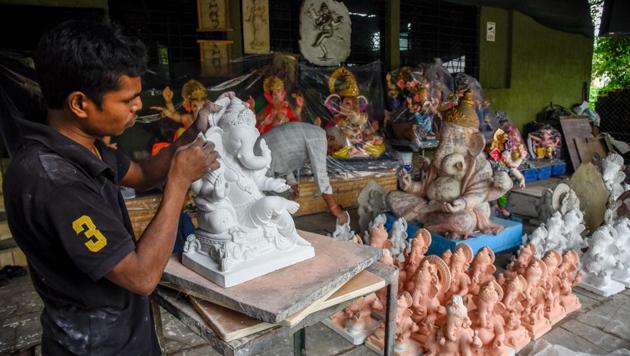 With Ganeshotsav around the corner, artisan are busy applying their finishing touches to Ganesha idols on Lavasa road on Friday. (Sanket Wankhade/HT PHOTO)